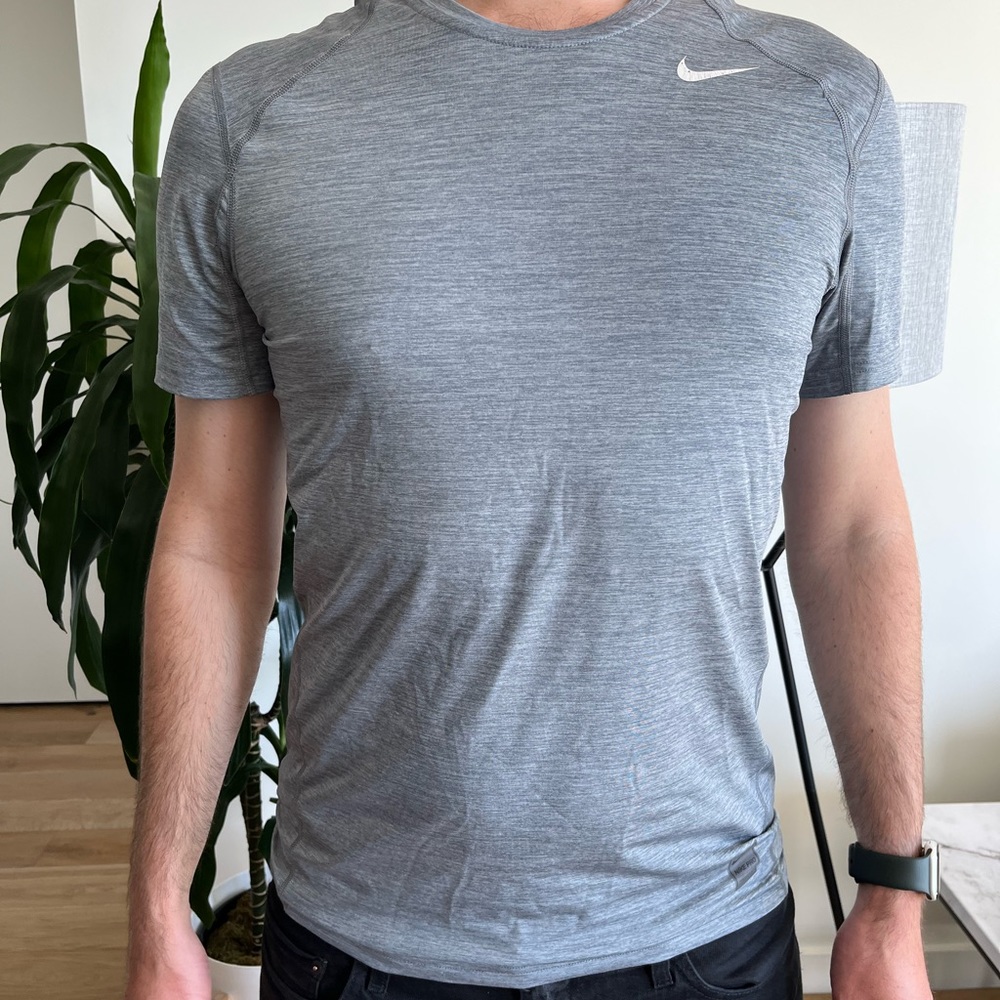 Nike Pro: Dri-Fit Mens Size Medium Short Sleeve Shirt